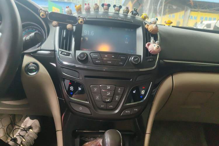 Used Buick Regal 2014 2.0L Elite Fashion Edition Audio And AC Panel