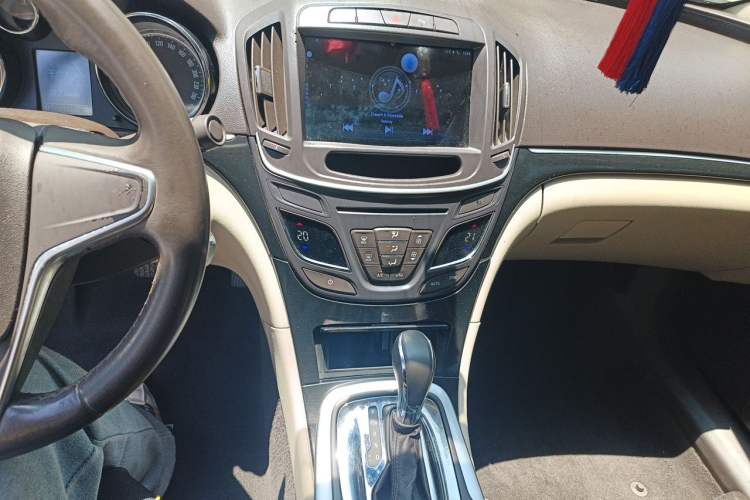 Used Buick Regal 2014 2.0L Leading Fashion Edition Audio And AC Panel