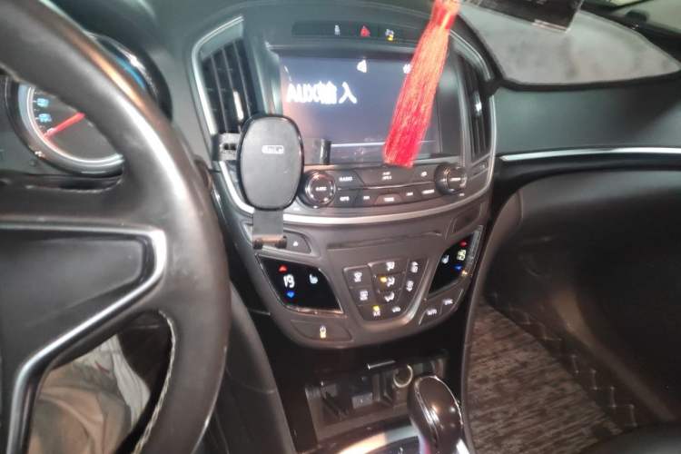 Used Buick Regal 2014 1.6T Fashionable Tech Edition Audio And AC Panel