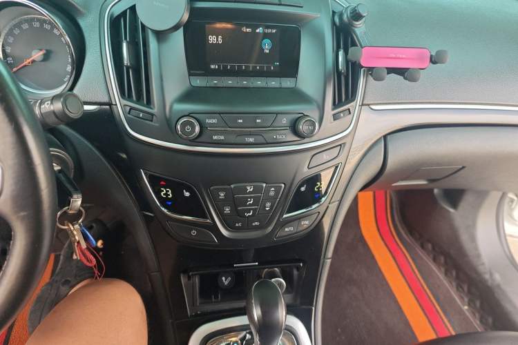 Used Buick Regal 2014 1.6T Fashionable Tech Edition Audio And AC Panel