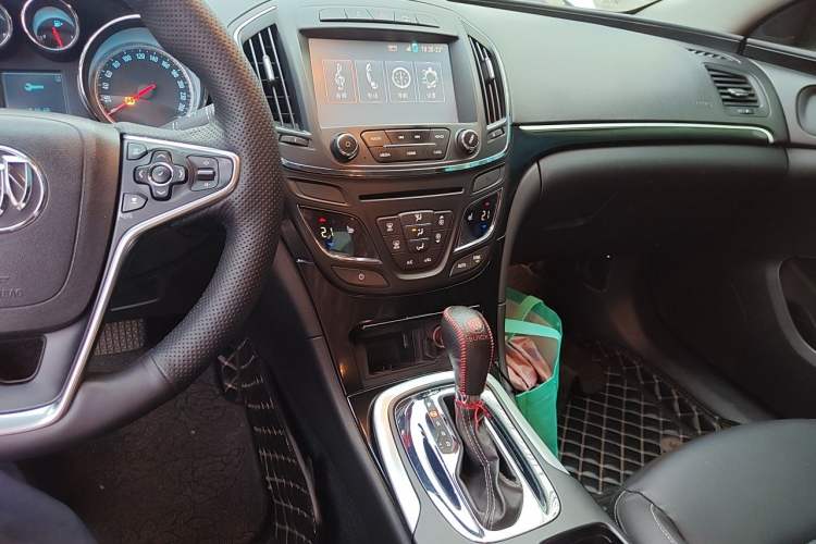 Used Buick Regal 2014 1.6T Fashionable Tech Edition Audio And AC Panel