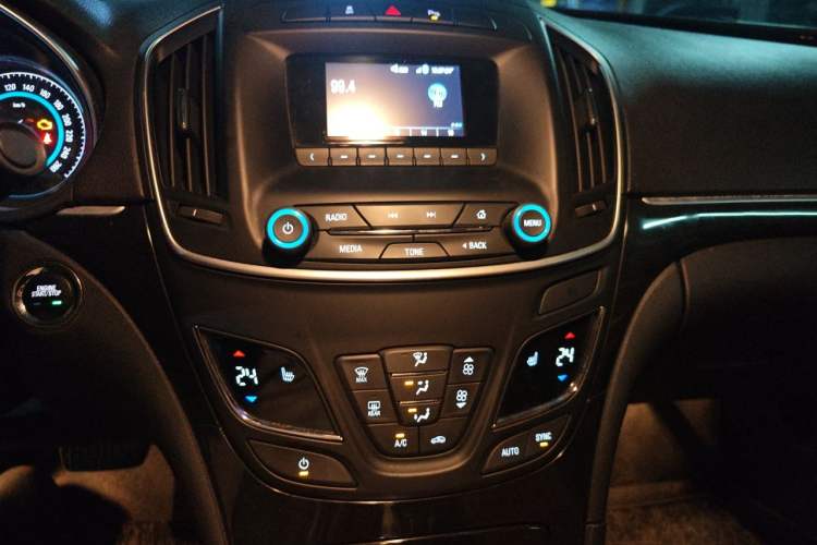 Used Buick Regal 2014 GS 2.0T Grand Sport Edition Audio And AC Panel