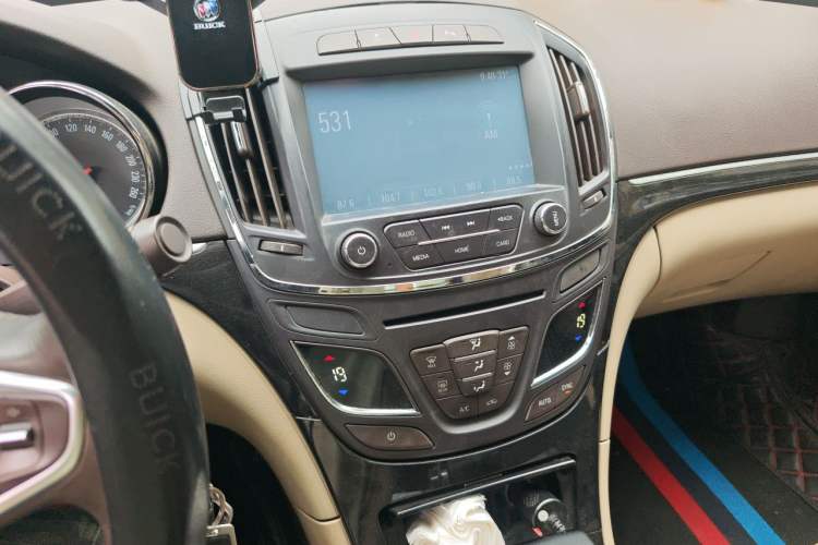 Used Buick Regal 2014 2.0L Leading Fashion Edition Audio And AC Panel