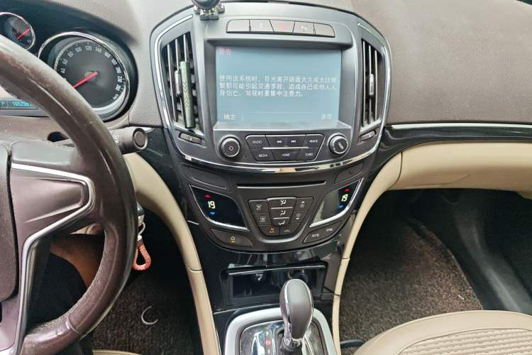 Used Buick Regal 2014 2.0L Leading Fashion Edition Audio And AC Panel