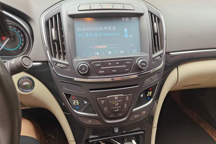 Used Buick Regal 2014 2.0L Elite Fashion Edition Audio And AC Panel