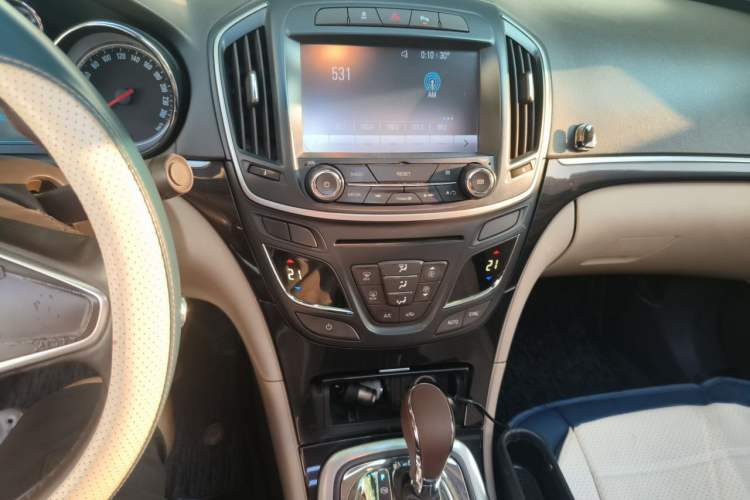 Used Buick Regal 2014 2.0L Leading Fashion Edition Audio And AC Panel