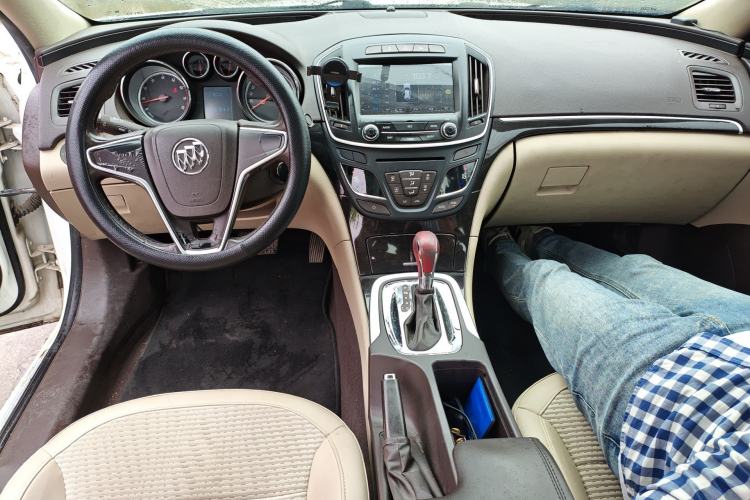 Used Buick Regal 2014 2.0L Leading Fashion Edition Audio And AC Panel
