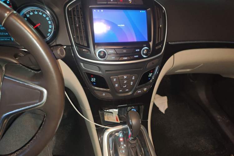 Used Buick Regal 2014 2.0L Leading Fashion Edition Audio And AC Panel