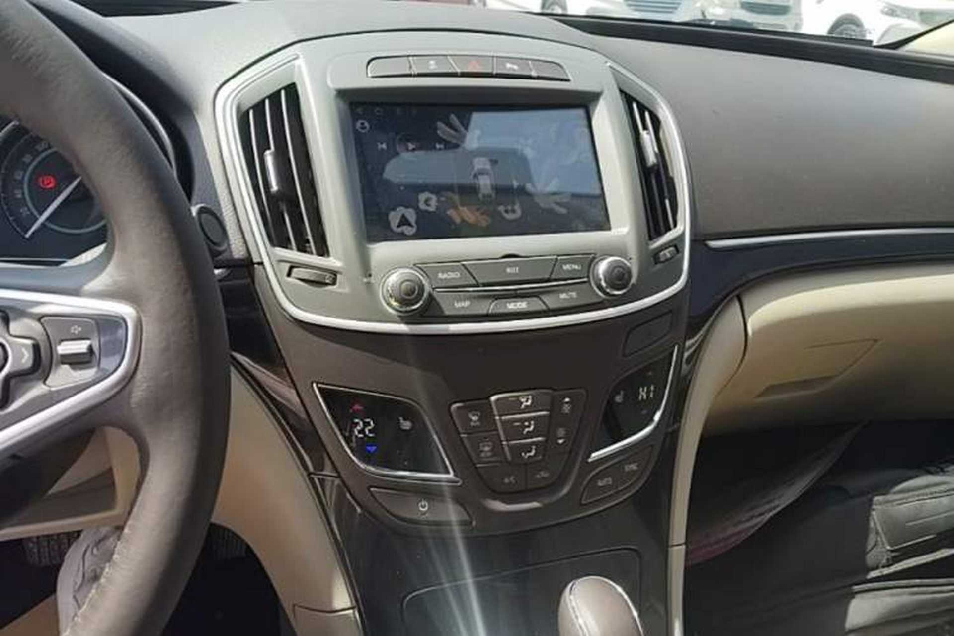 Used Buick Regal 2014 2.0L Elite Fashion Edition Audio And AC Panel