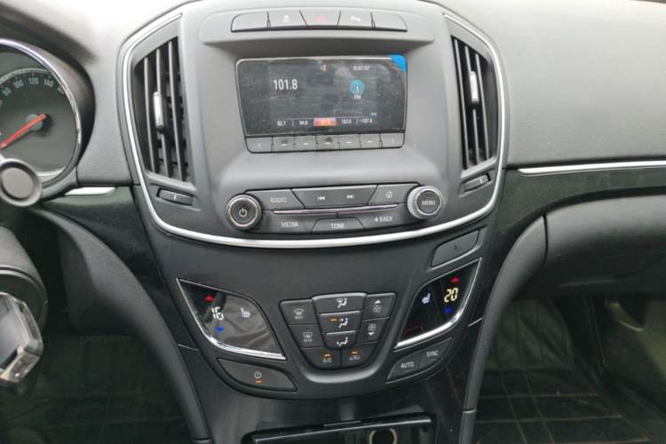 Used Buick Regal 2014 1.6T Fashionable Tech Edition Audio And AC Panel
