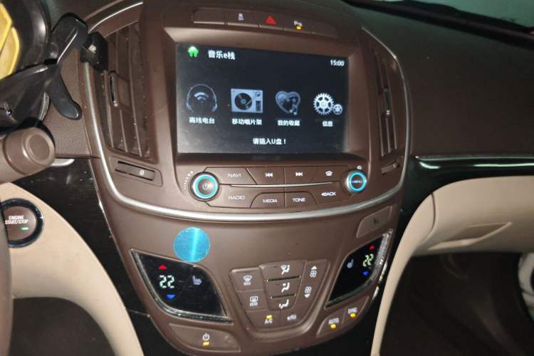 Used Buick Regal 2014 2.0L Elite Fashion Edition Audio And AC Panel