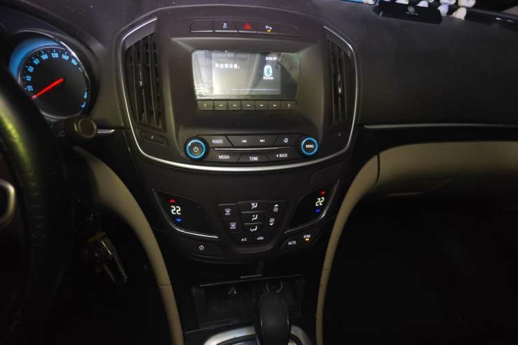 Used Buick Regal 2014 2.0L Leading Fashion Edition Audio And AC Panel