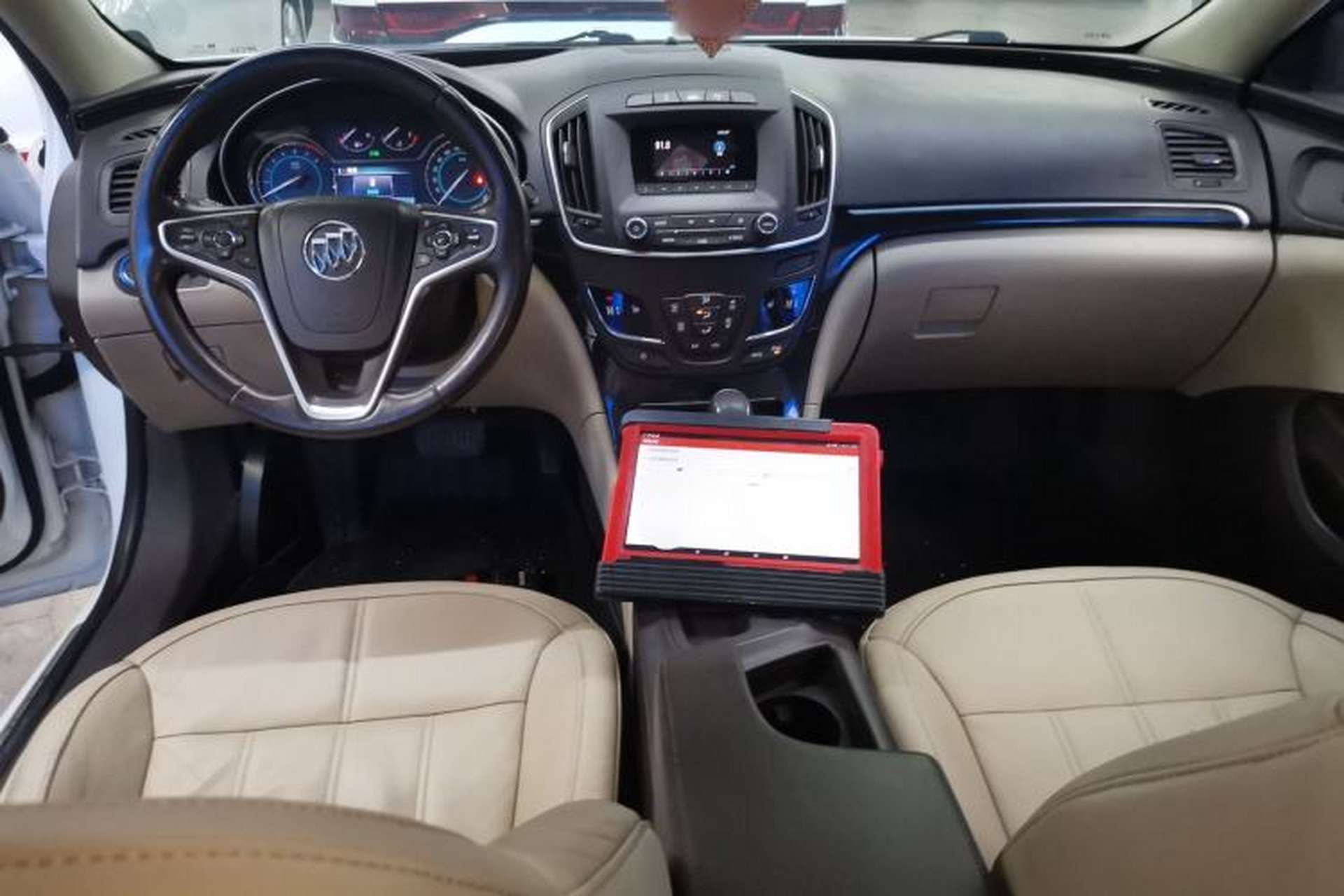 Used Buick Regal 2014 2.0L Elite Fashion Edition Center Console