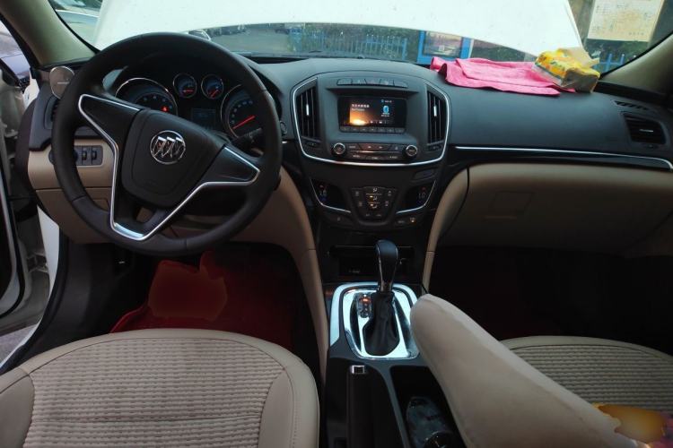 Used Buick Regal 2014 2.0L Leading Fashion Edition Center Console