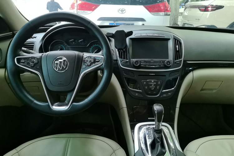 Used Buick Regal 2014 2.0L Elite Fashion Edition Center Console