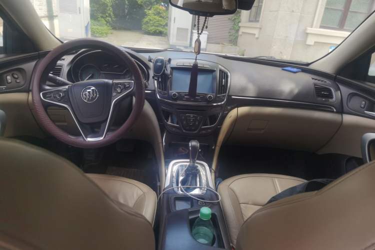 Used Buick Regal 2014 2.0L Elite Fashion Edition Center Console