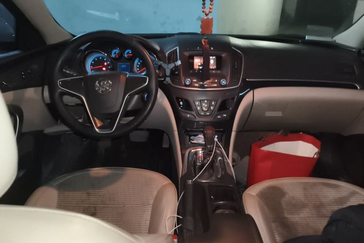 Used Buick Regal 2014 2.0L Leading Fashion Edition Center Console