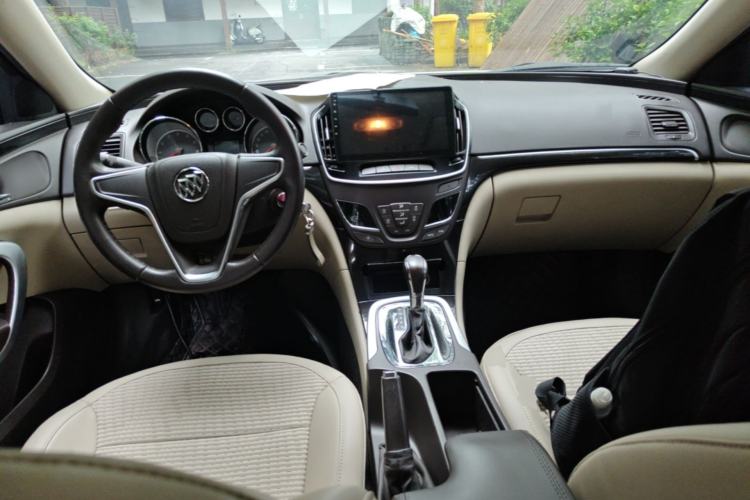 Used Buick Regal 2014 2.0L Leading Fashion Edition Center Console