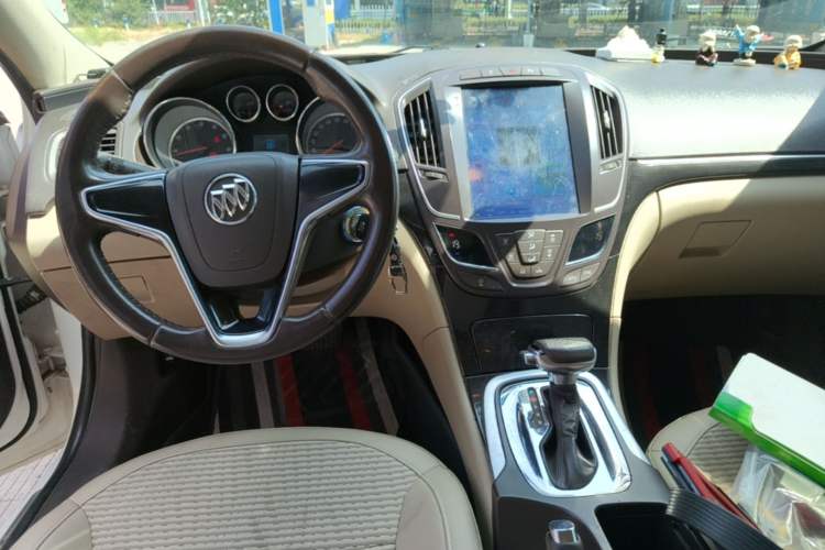 Used Buick Regal 2014 2.0L Leading Fashion Edition Center Console