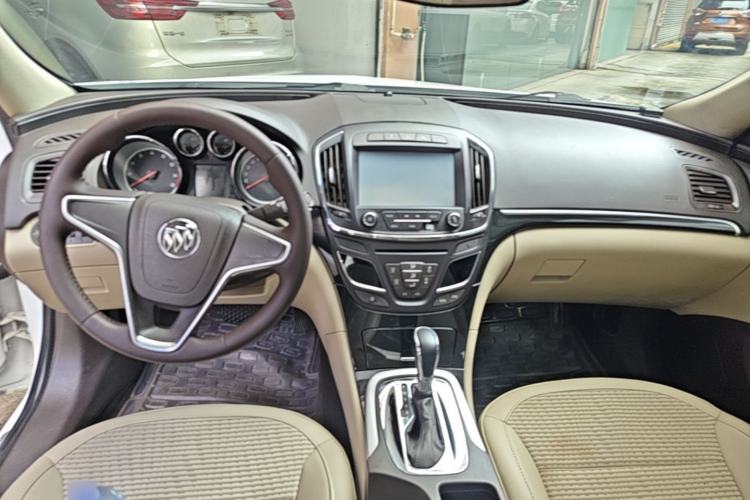 Used Buick Regal 2014 2.0L Leading Fashion Edition Center Console