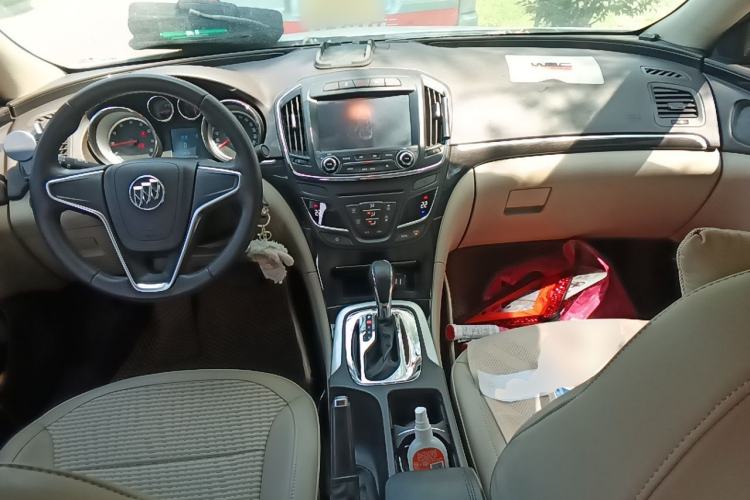 Used Buick Regal 2014 2.0L Leading Fashion Edition Center Console