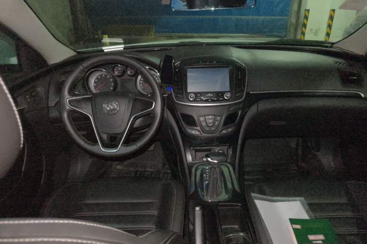 Used Buick Regal 2014 1.6T Fashionable Tech Edition Center Console