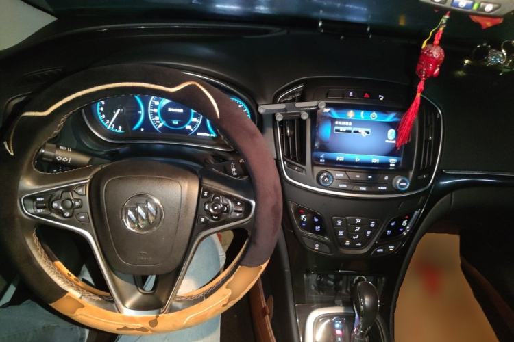 Used Buick Regal 2014 2.4L SIDI Luxury Fashion Edition Center Console