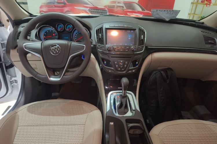 Used Buick Regal 2014 2.0L Leading Fashion Edition Center Console