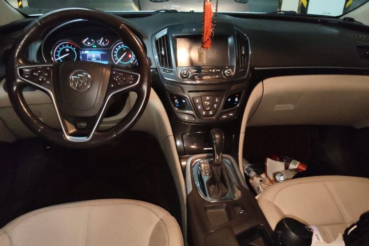 Used Buick Regal 2014 2.0L Elite Fashion Edition Center Console