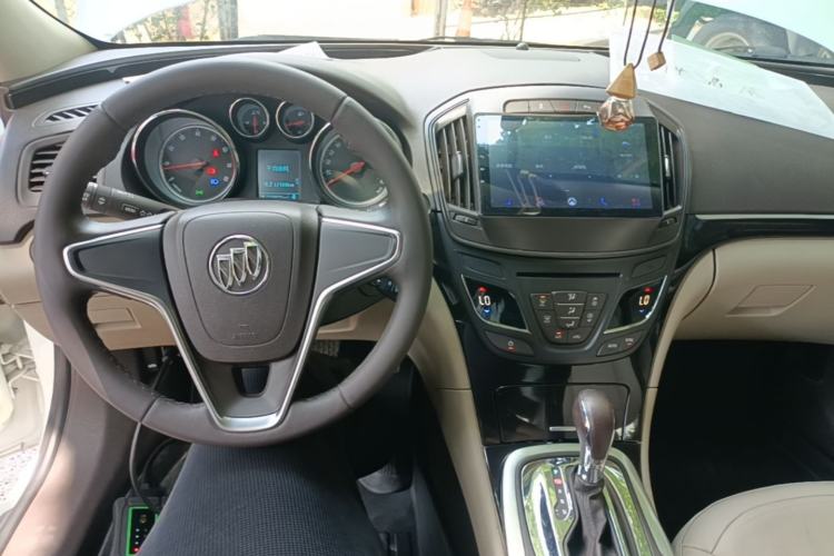 Used Buick Regal 2014 2.0L Leading Fashion Edition Center Console
