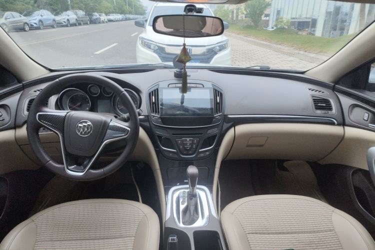 Used Buick Regal 2014 2.0L Leading Fashion Edition Center Console