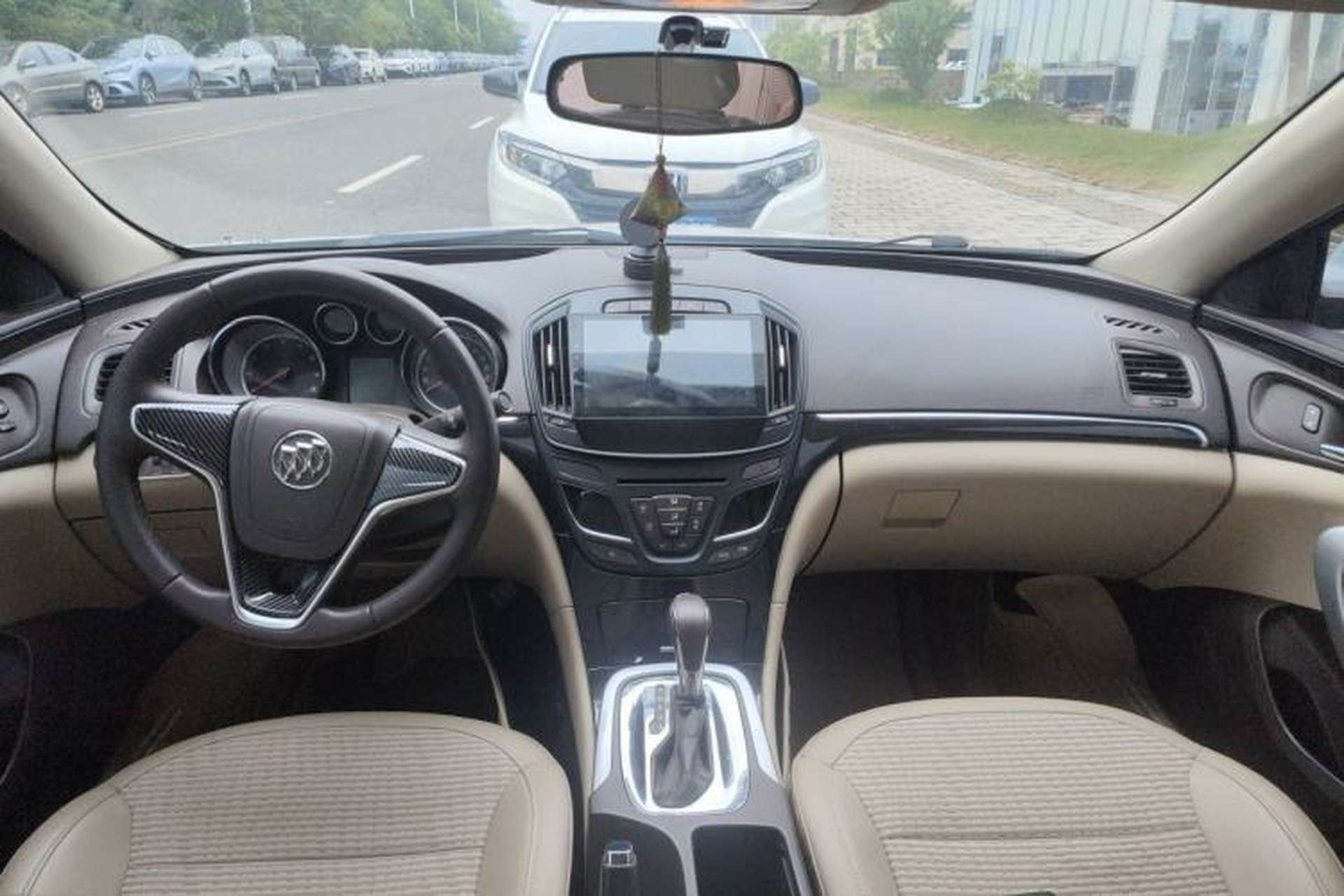 Used Buick Regal 2014 2.0L Leading Fashion Edition Center Console