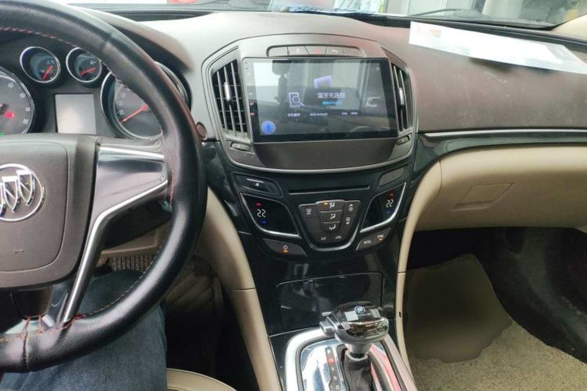 Used Buick Regal 2014 2.0L Leading Fashion Edition Center Console