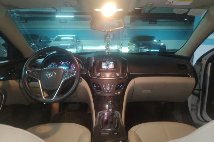 Used Buick Regal 2014 2.0L Elite Fashion Edition Center Console