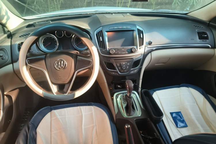 Used Buick Regal 2014 2.0L Leading Fashion Edition Center Console