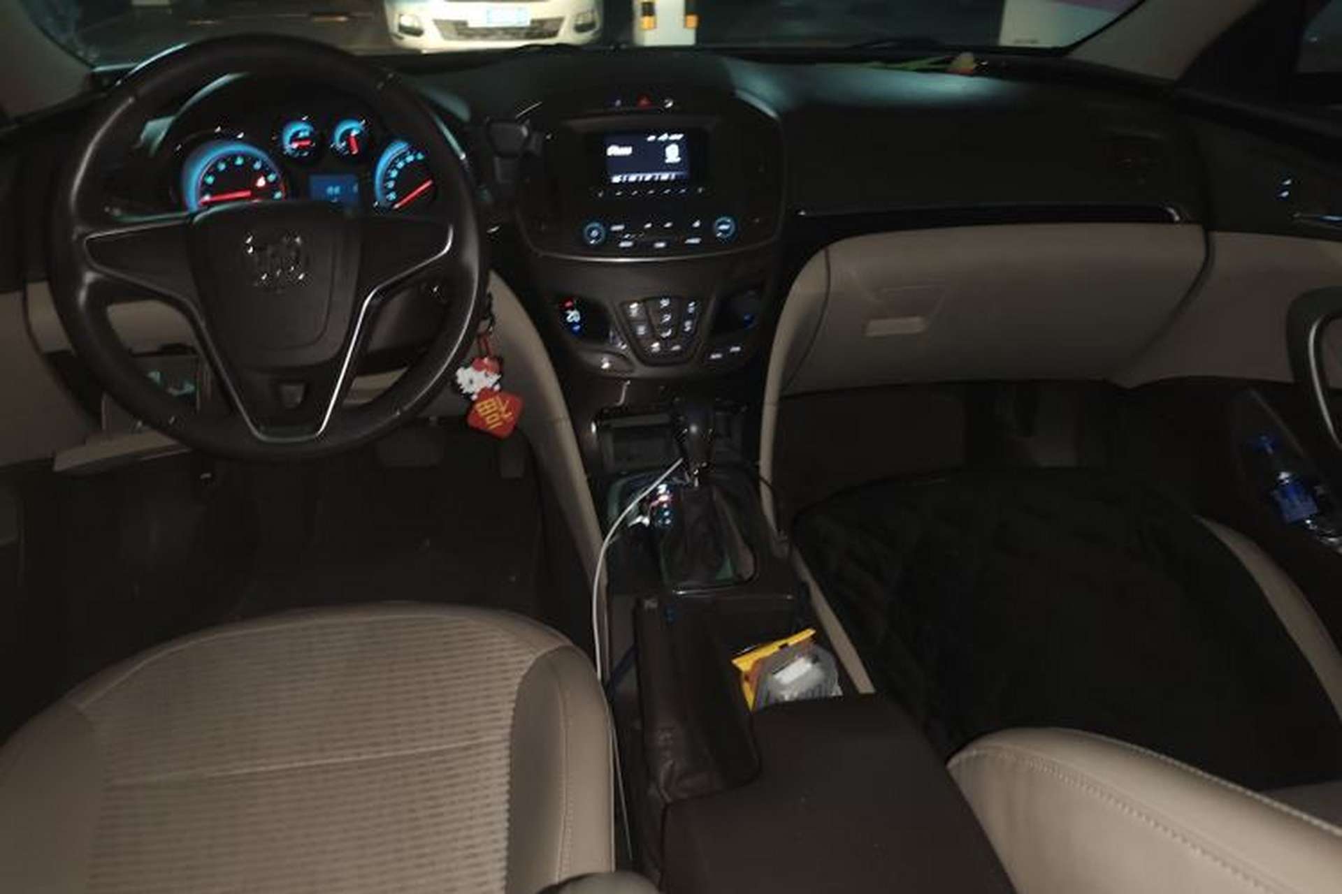 Used Buick Regal 2014 2.0L Leading Fashion Edition Center Console