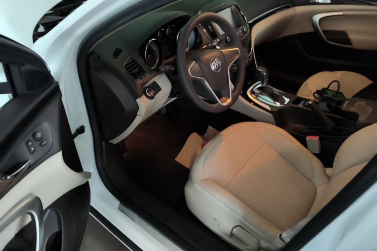 Used Buick Regal 2014 2.0L Leading Fashion Edition Driver Seat