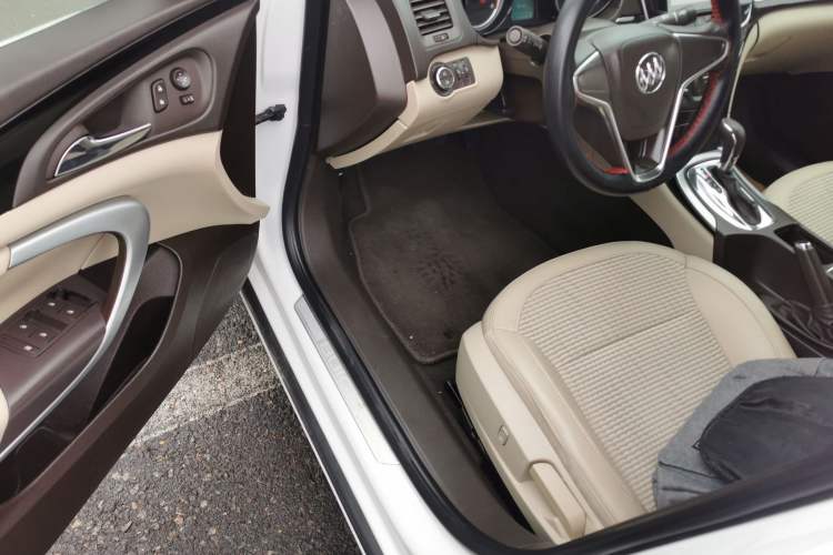 Used Buick Regal 2014 2.0L Leading Fashion Edition Driver Seat