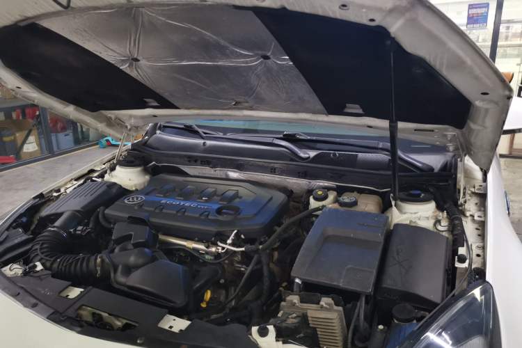 Used Buick Regal 2014 2.0L Elite Fashion Edition Engine Bay