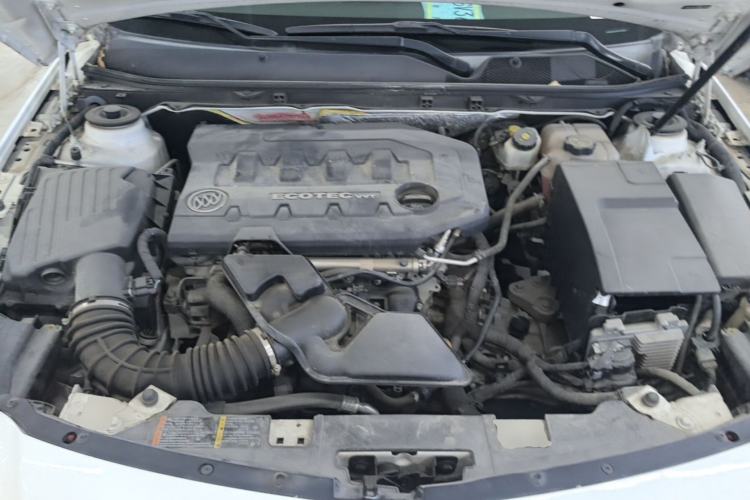 Used Buick Regal 2014 2.0L Leading Fashion Edition Engine Bay