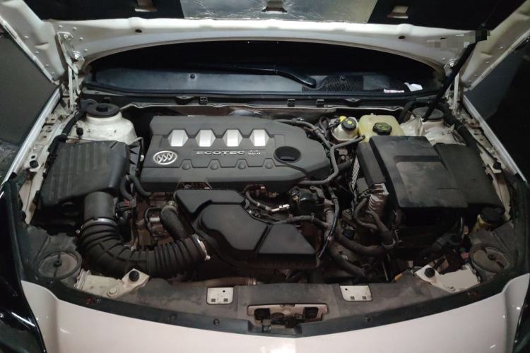 Used Buick Regal 2014 2.4L SIDI Luxury Fashion Edition Engine Bay