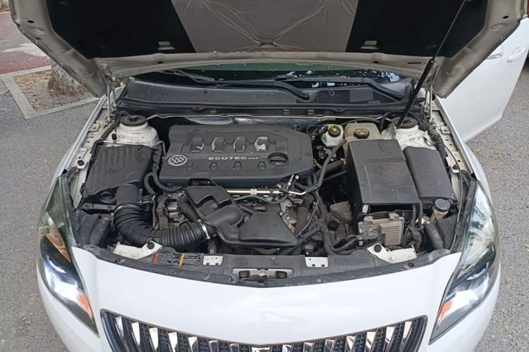 Used Buick Regal 2014 2.0L Leading Fashion Edition Engine Bay