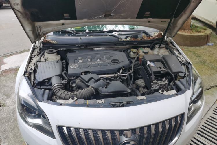 Used Buick Regal 2014 2.0L Elite Fashion Edition Engine Bay