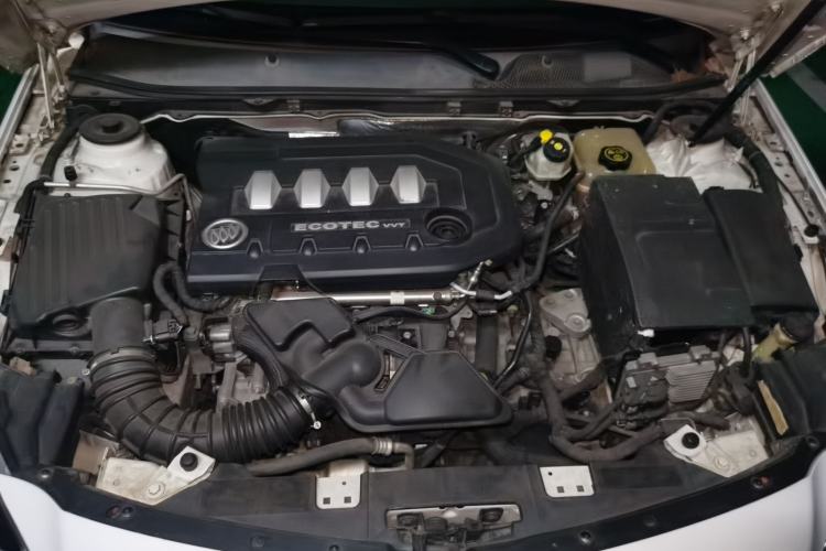 Used Buick Regal 2014 2.0L Elite Fashion Edition Engine Bay