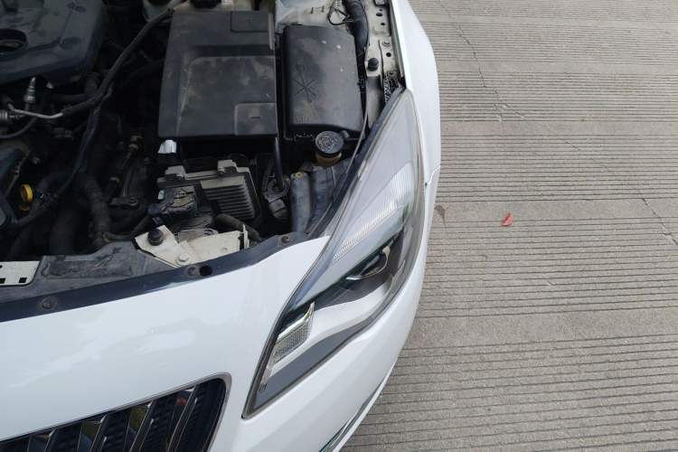 Used Buick Regal 2014 2.0L Leading Fashion Edition Engine Bay Left