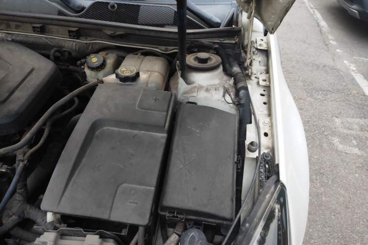 Used Buick Regal 2014 2.0L Leading Fashion Edition Engine Bay Left