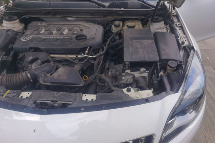 Used Buick Regal 2014 2.0L Elite Fashion Edition Engine Bay Left