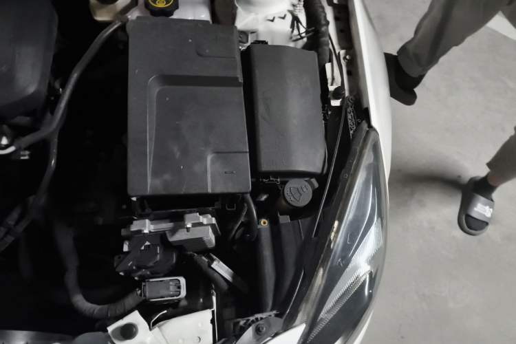 Used Buick Regal 2014 2.0L Leading Fashion Edition Engine Bay Left