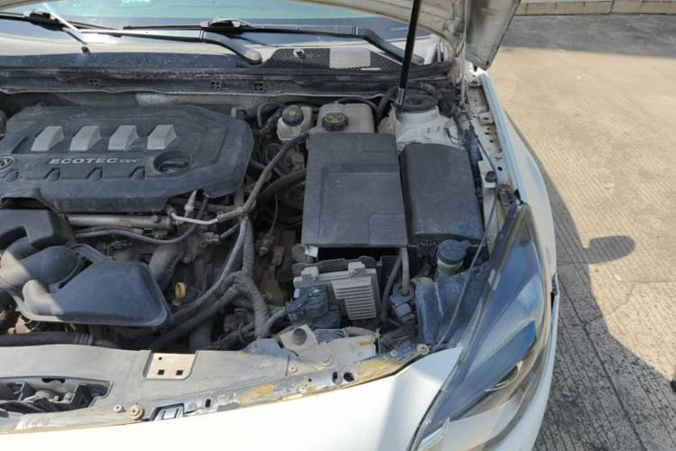 Used Buick Regal 2014 2.0L Leading Fashion Edition Engine Bay Left