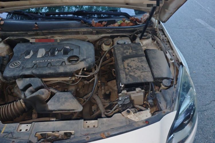 Used Buick Regal 2014 2.0L Elite Fashion Edition Engine Bay Left